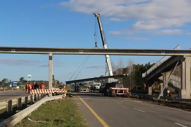 Levantaron el puente peatonal caído en la Autovía Artigas
