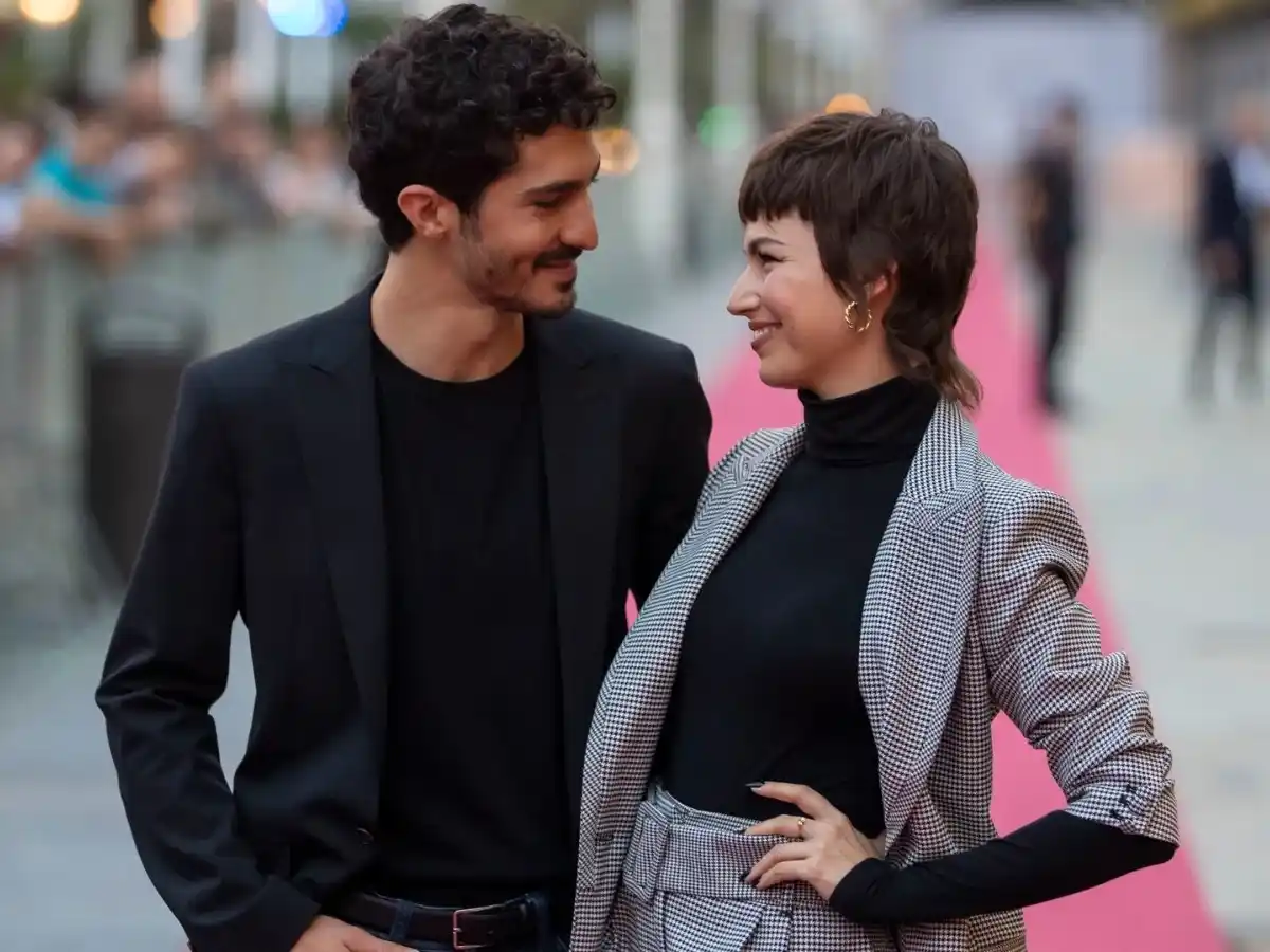 Úrsula Corberó y el Chino Darín mostraron por primera vez la carita de su hijo Dante