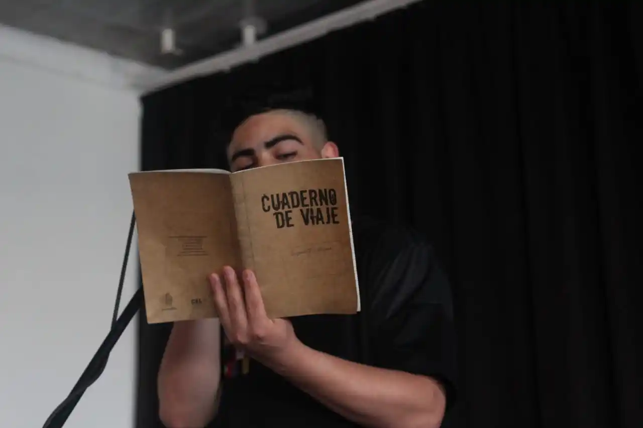 Presentan la colección “Poesía” producida en centros de detención