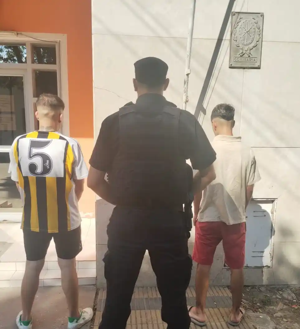 Dos de los gres detenidos en los allanamientos.