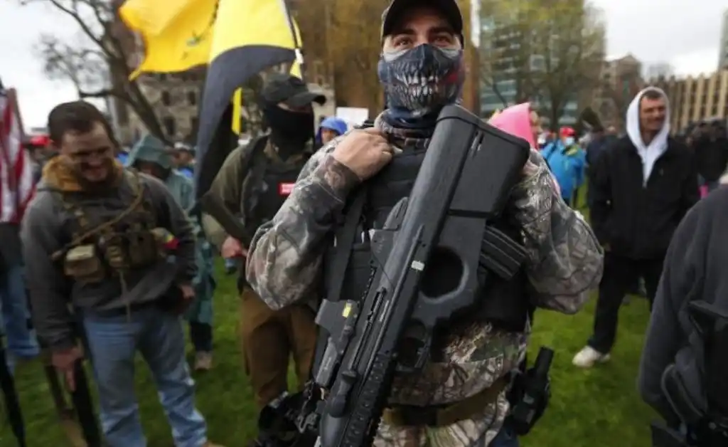 El FBI alerta sobre amenazas de “protestas armadas” en todo EE.UU.