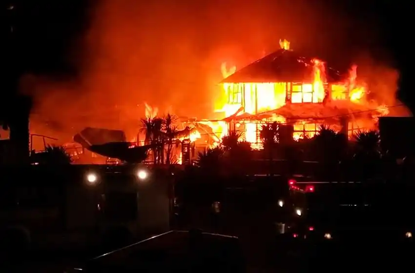 Video: así se consumía el Mirador Costa Corvinas