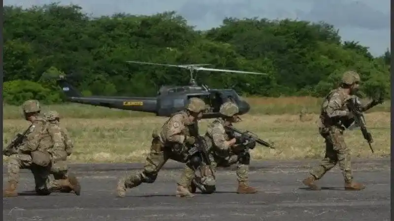 El Gobierno aumentará hasta un 25% los sueldos de las Fuerzas Armadas
