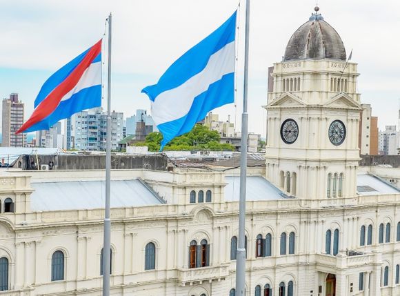 El gobierno convocó a los gremios estatales y docentes a paritaria 