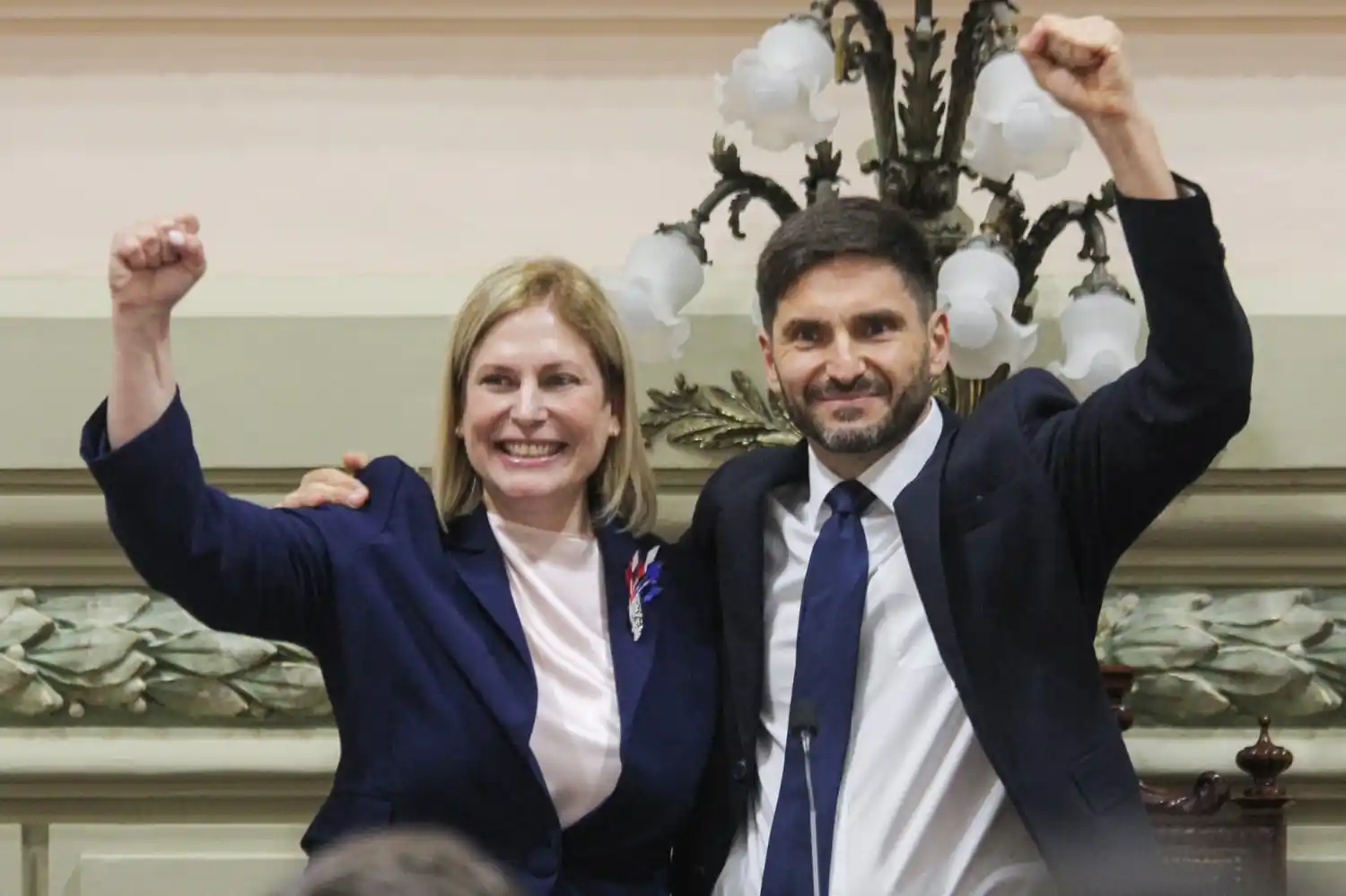 Maximiliano Pullaro y Gisela Scaglia durante la jura en la Legislatura santafesina.