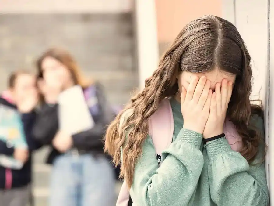 Grave caso de bullying: una estudiante terminó con una costilla fisurada tras ataque de una compañera