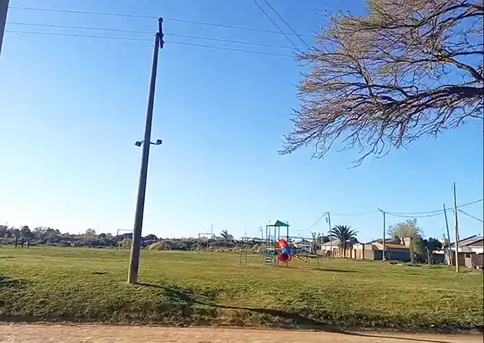Vecinos lograron recuperar cables que se habían robado de una plaza de 51 y 94