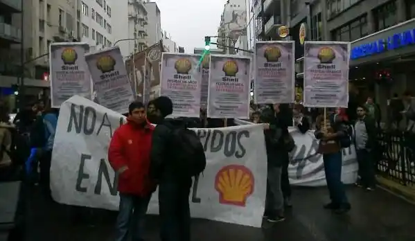 Manifestación de trabajadores de Gestamp por despidos masivos en su planta de Escobar