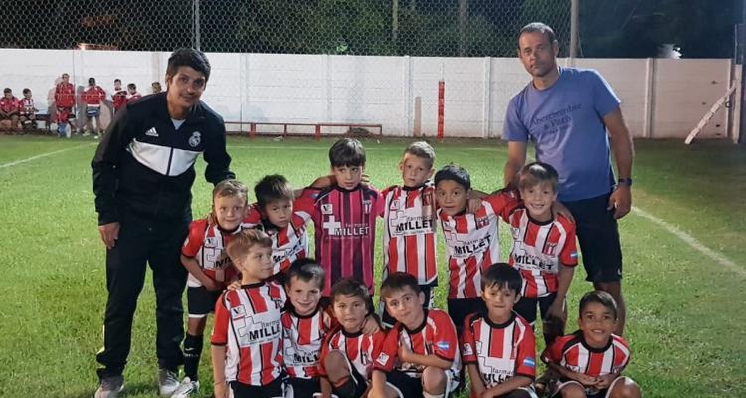 El plantel de la 2012 de Paraná que se consagró campeón en el Clausura de la Liga Infantil