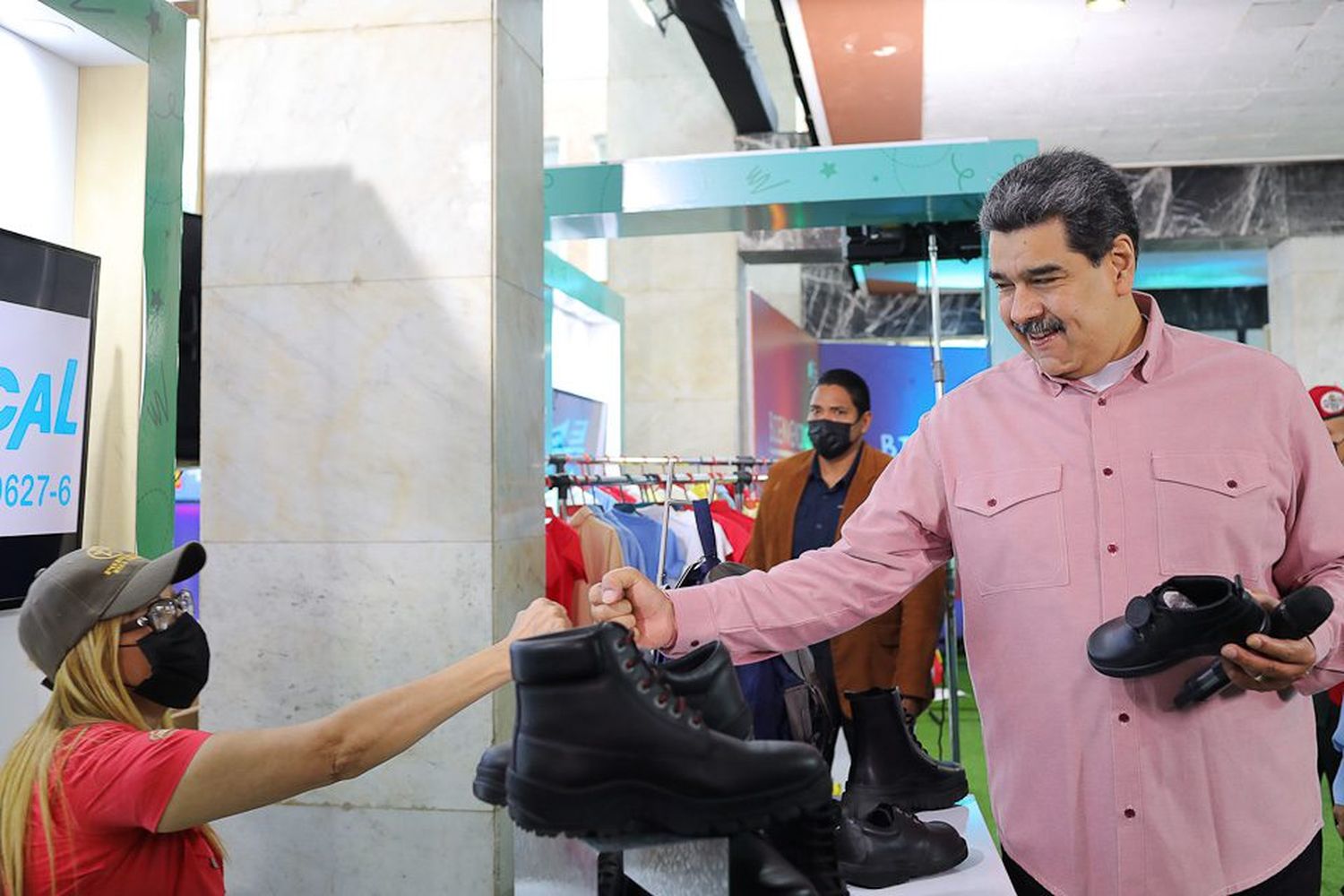 ¿QUÉ CREEN? Maduro asegura que Valencia le da TRES PATADAS a New York