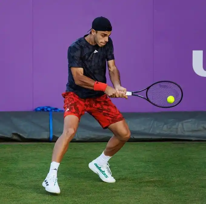 Francisco Cerúndolo dio un paso más en Inglaterra.