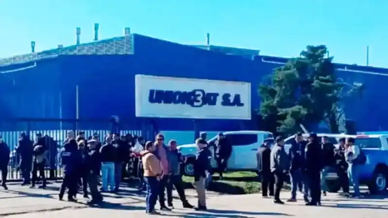 Fábrica de baterías despidió a un centenar de trabajadores en Entre Ríos