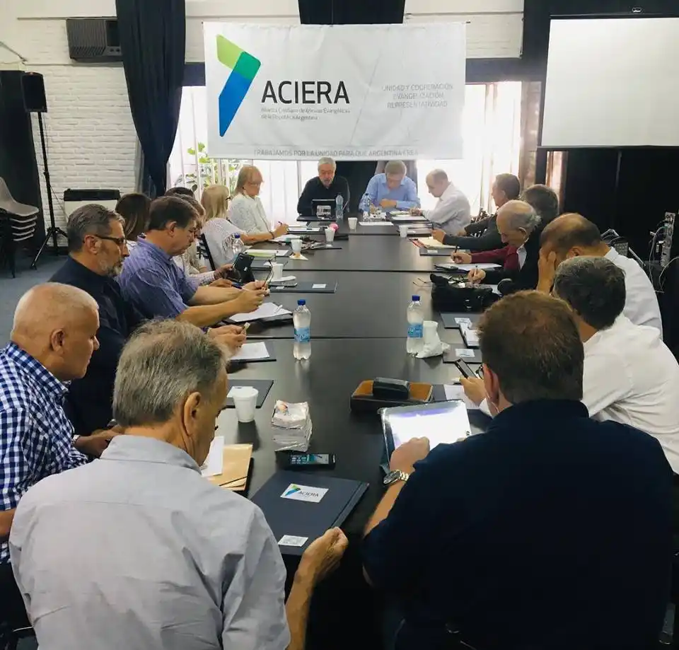 Evangélicos aceptan sumarse al diálogo pero reclamaron consensos en temas sociales