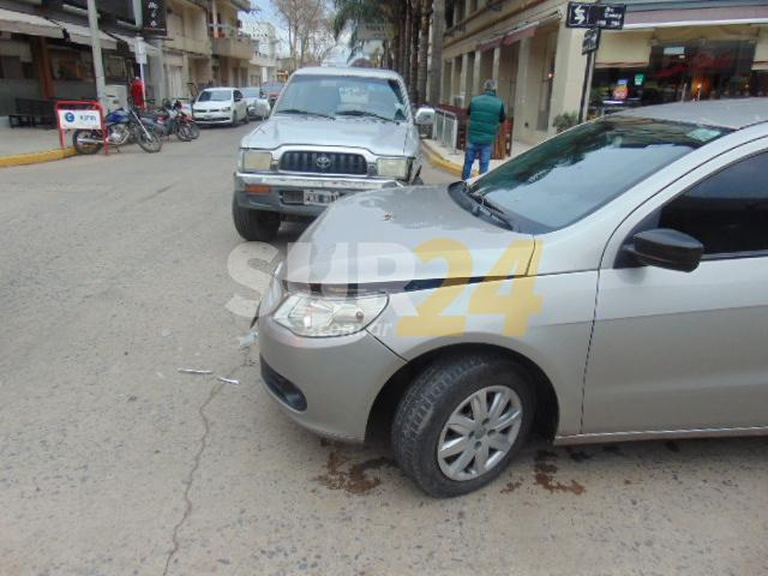 Fuerte choque en pleno centro de Venado terminó con una mujer hospitalizada