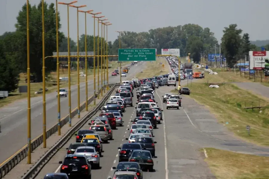 Colapso en las rutas: la mayoría regresó un día antes por posibles chaparrones en la costa