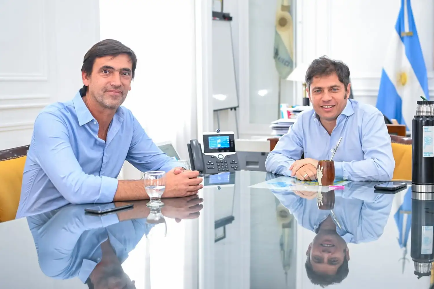Rogelio Iparraguirre junto a Axel Kicillof.