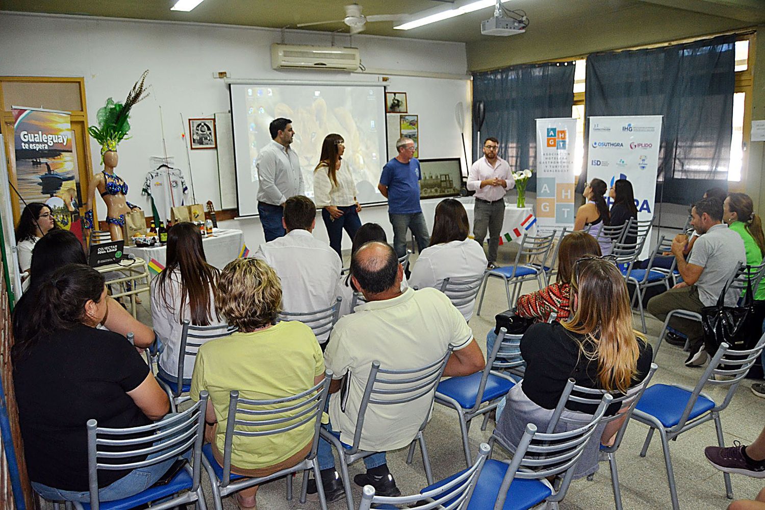 Palabras de organizadores en la apertura del curso.