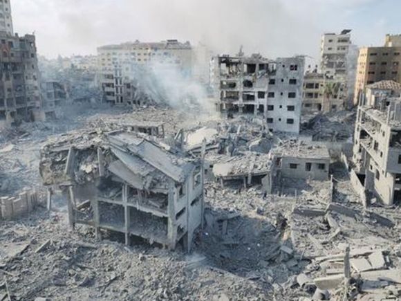 Bombardeo israelí mata a 15 personas en un hospital en la Franja de Gaza