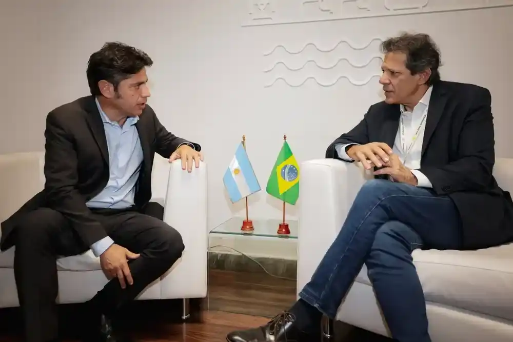 Axel Kicillof junto al exministro de Hacienda de Brasil, Fernando Haddad.