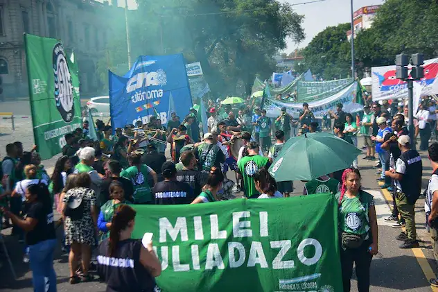Marcha contra la reforma laboral en la ciudad de Córdoba. (Pedro Castillo / La Voz del Interior)