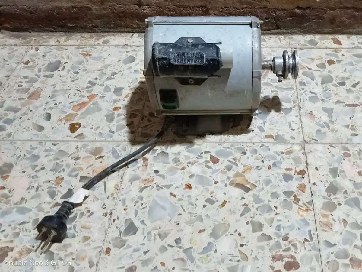 El motor recuperado por la policía.
