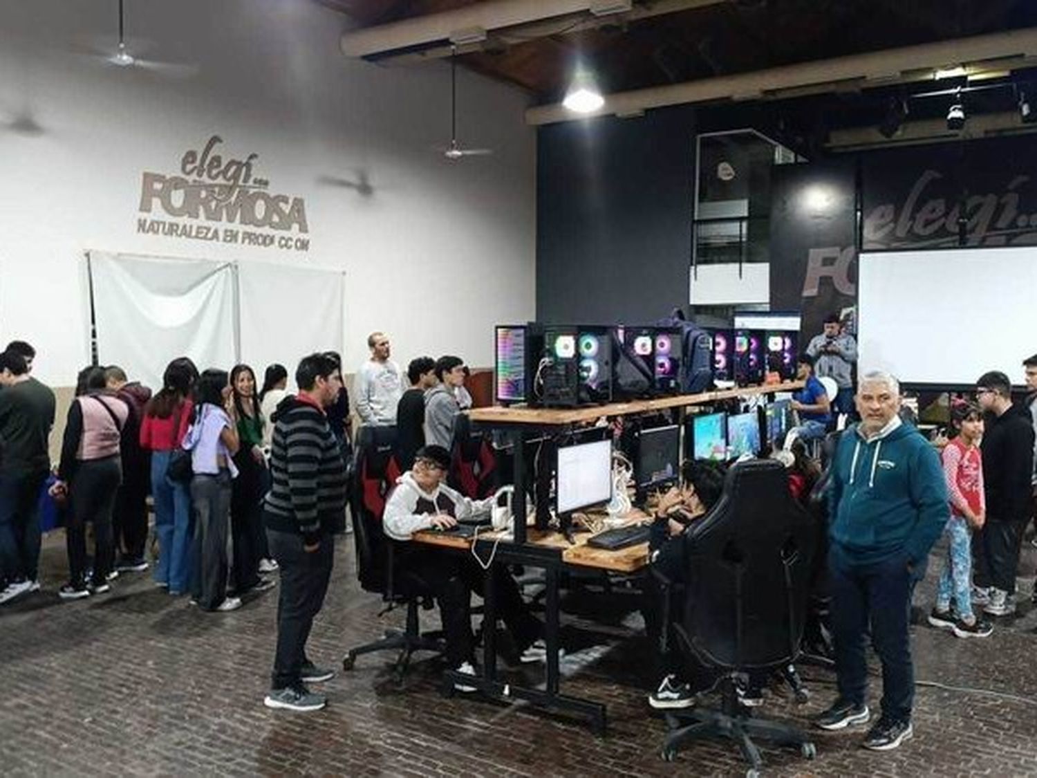 Se concretó una nueva edición del Mercado
comunitario de emprendedores en el Galpón G