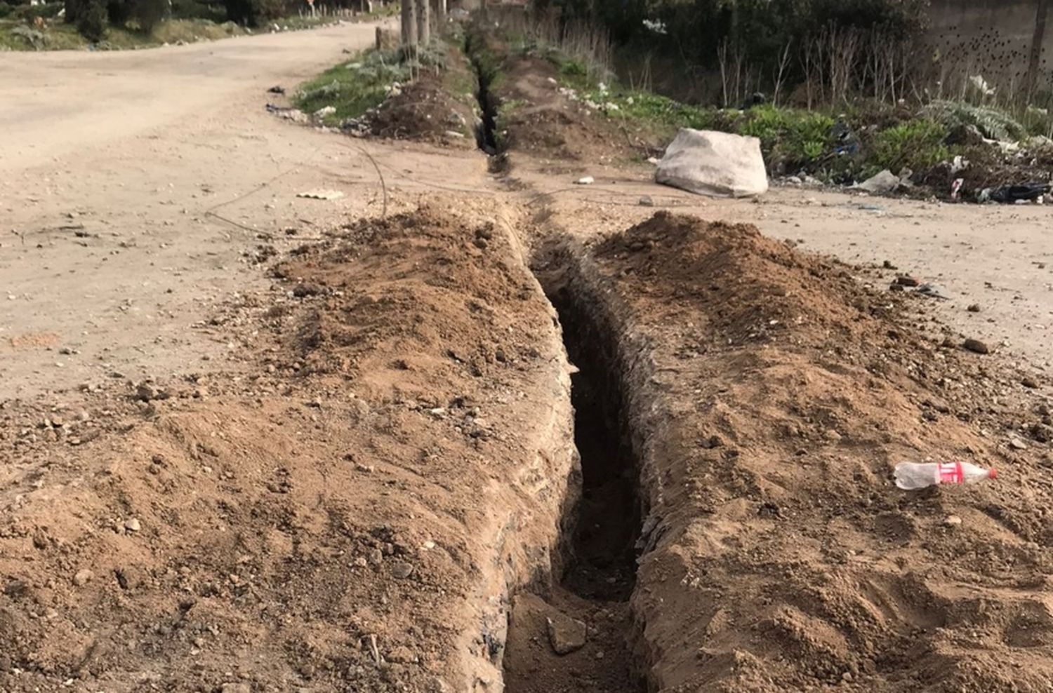 Insólito: hicieron una zanja, robaron cables y peligra el fútbol Infantil en Urquiza