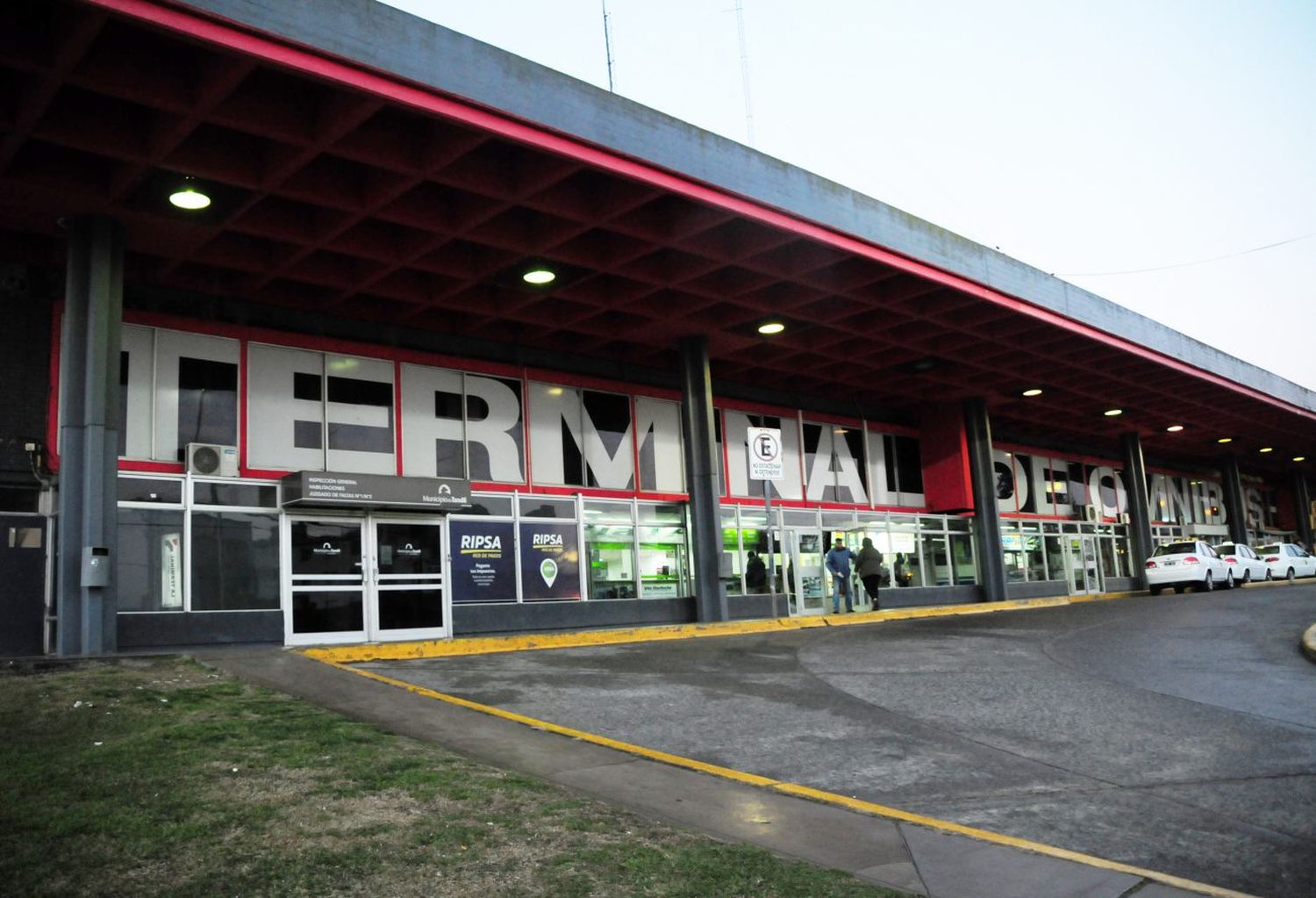 Infraccionaron al dueño de un complejo de Fútbol 5 y desarticularon tres reuniones 