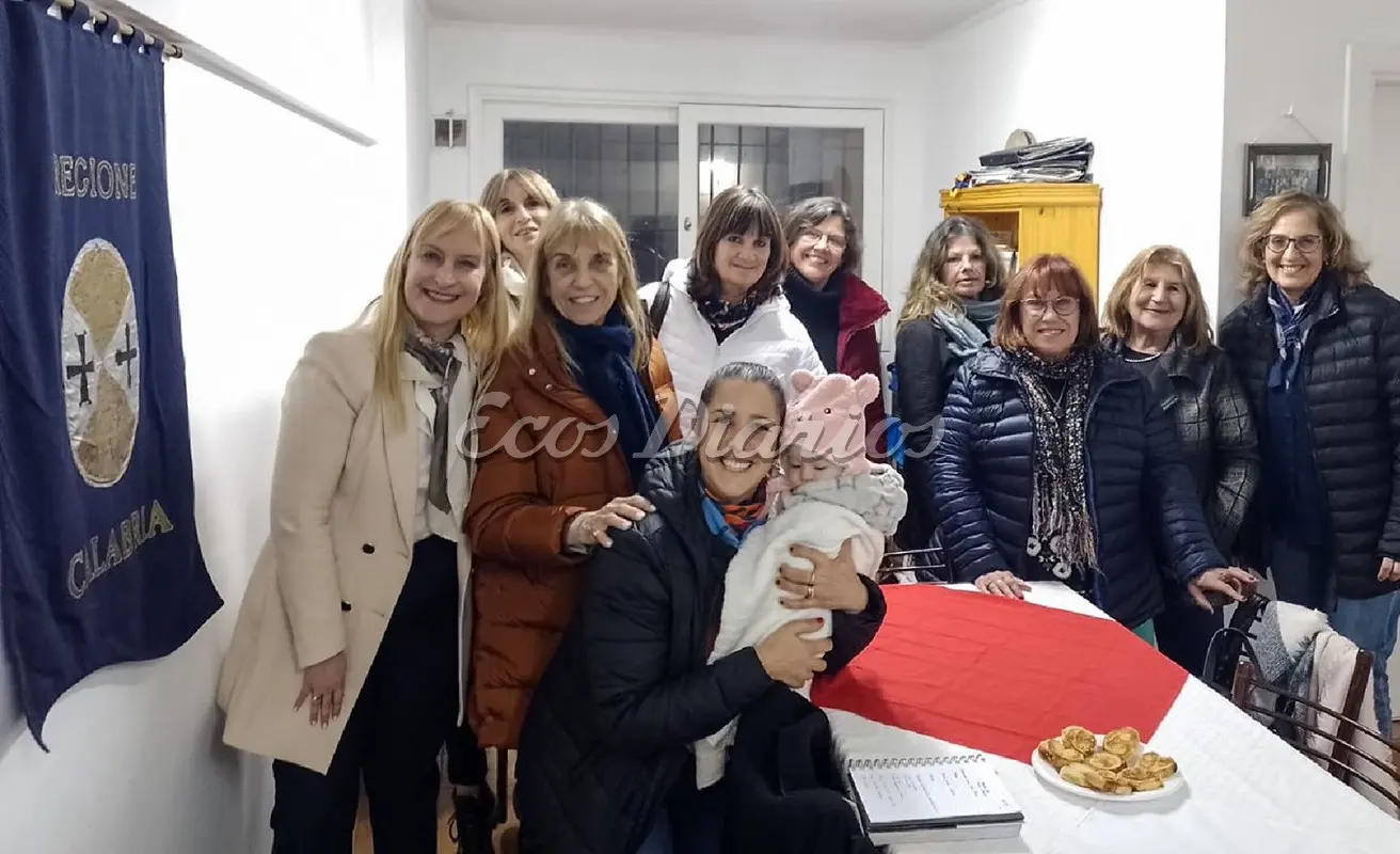 Equipo. La Vice Cónsul y los representantes de las regiones italianas