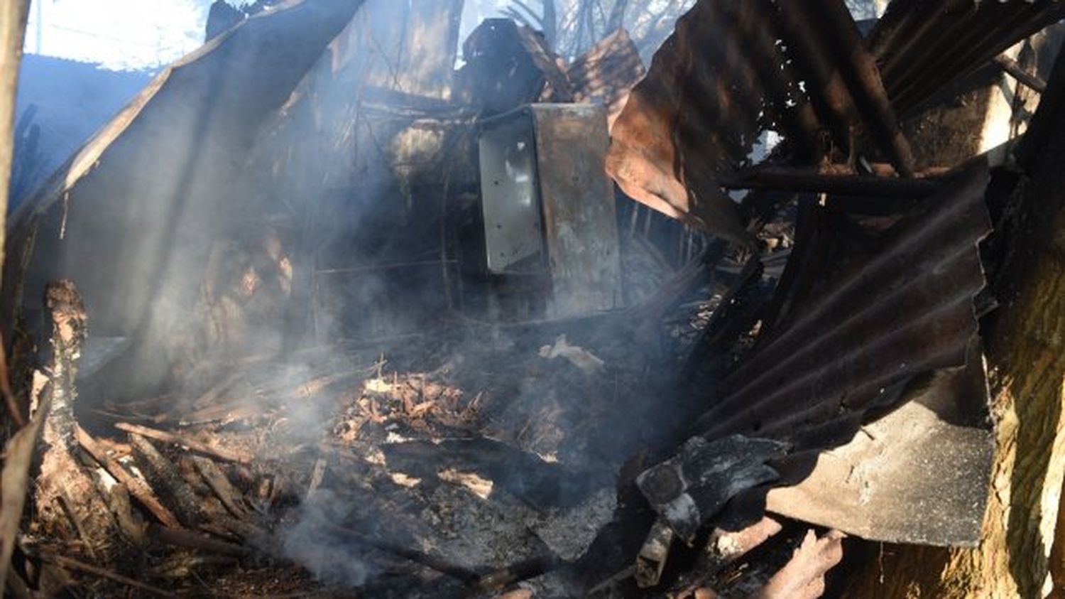 Investigan si fue intencional el incendio en un hogar de tránsito