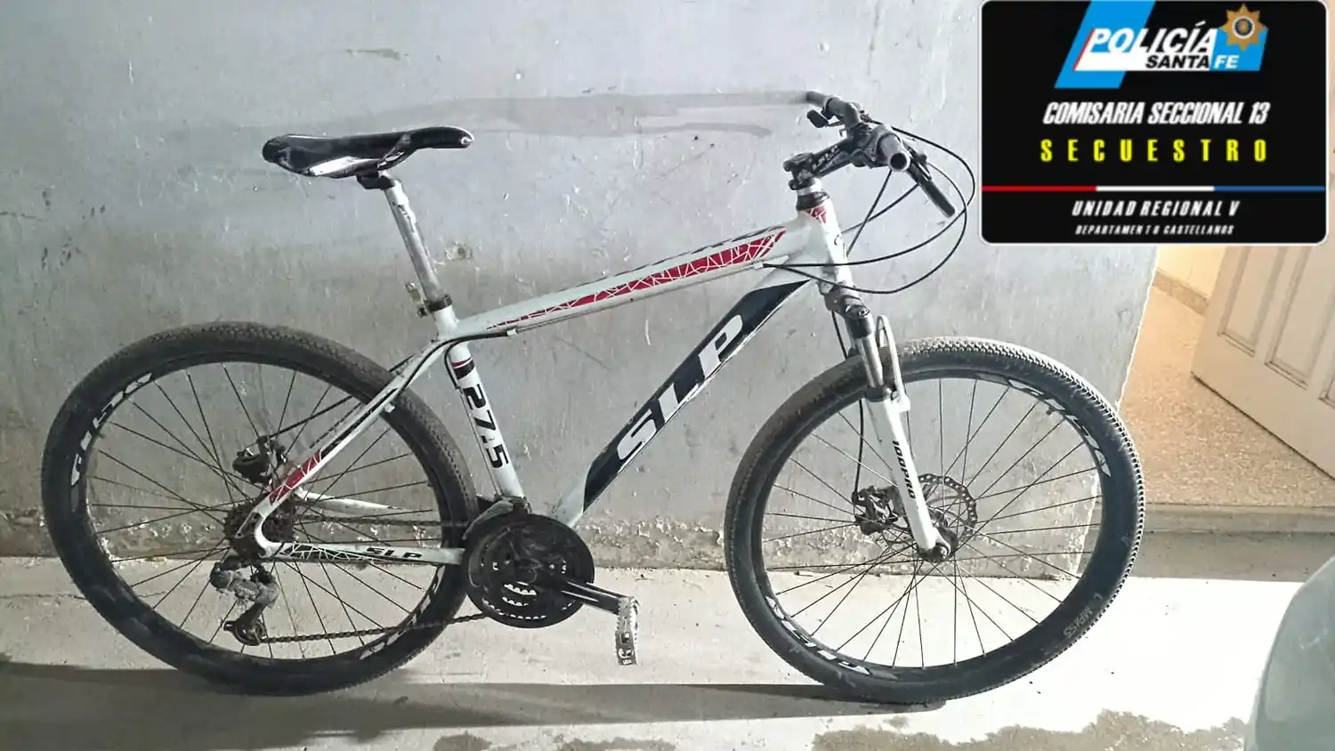 Lo vieron paseando en una bicicleta robada de una casa y avisaron enseguida a la policía