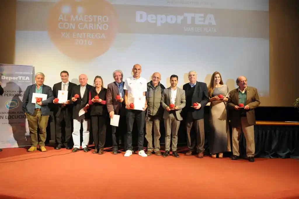 Se entregaron los premios “Al maestro con cariño”