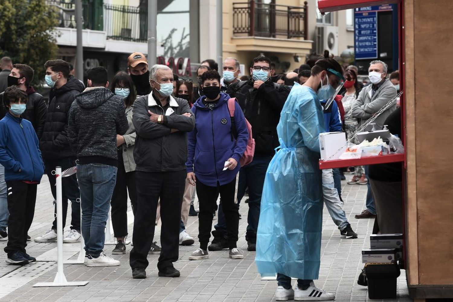 El Covid sigue en ascenso y el mundo clama por la vacuna