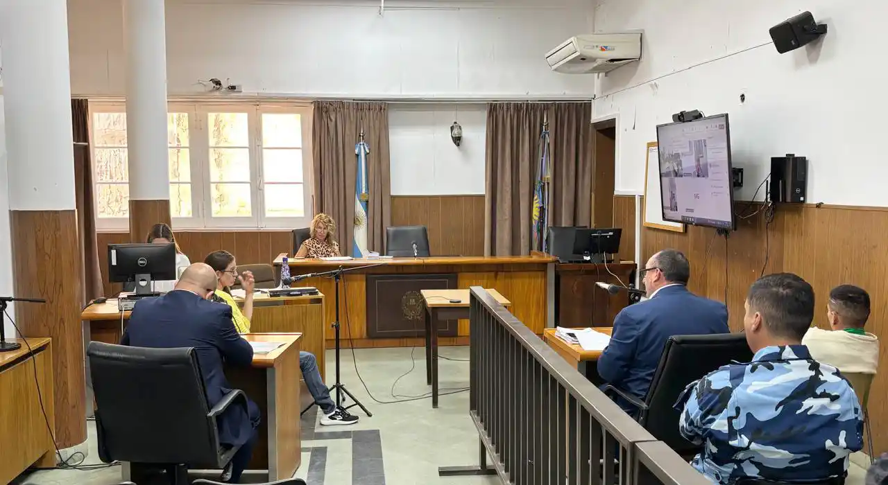 Arduo. Debate se llevó a cabo en la sala del Tribunal Criminal con varios participantes