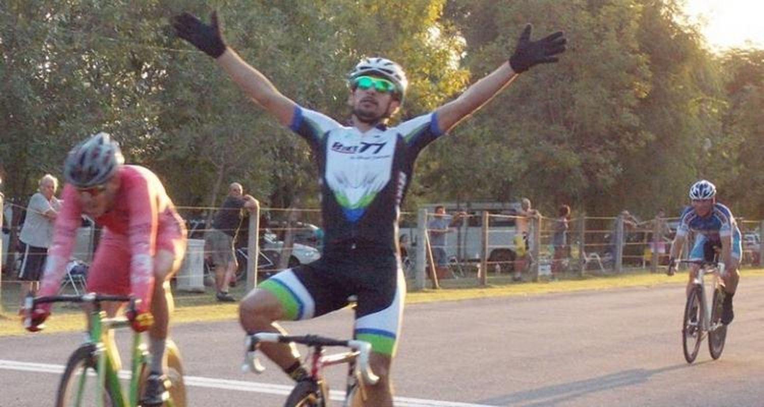 Mariano Manzo se llevó la última carrera de marzo