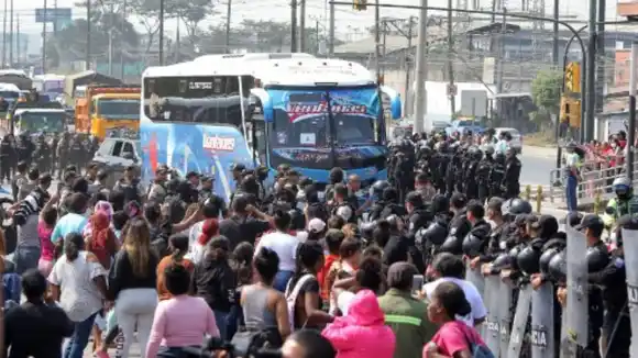 GUERRA DE NARCOS en Ecuador deja 5 policías muertos y una declaratoria de estado de excepción