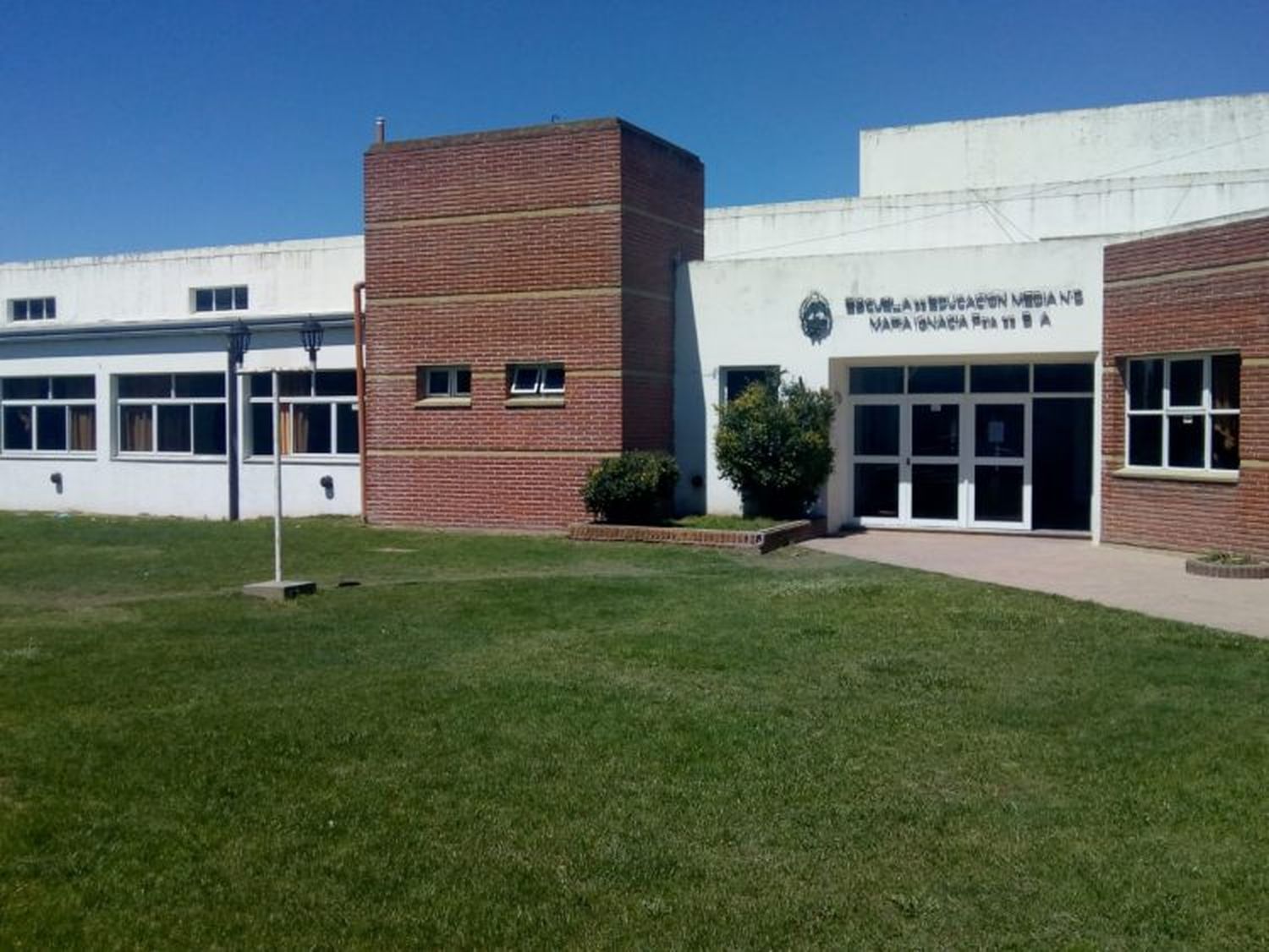 La agrupación Ebacoleikos'20 de la Escuela Secundaria de María Ignacia donaron mercadería