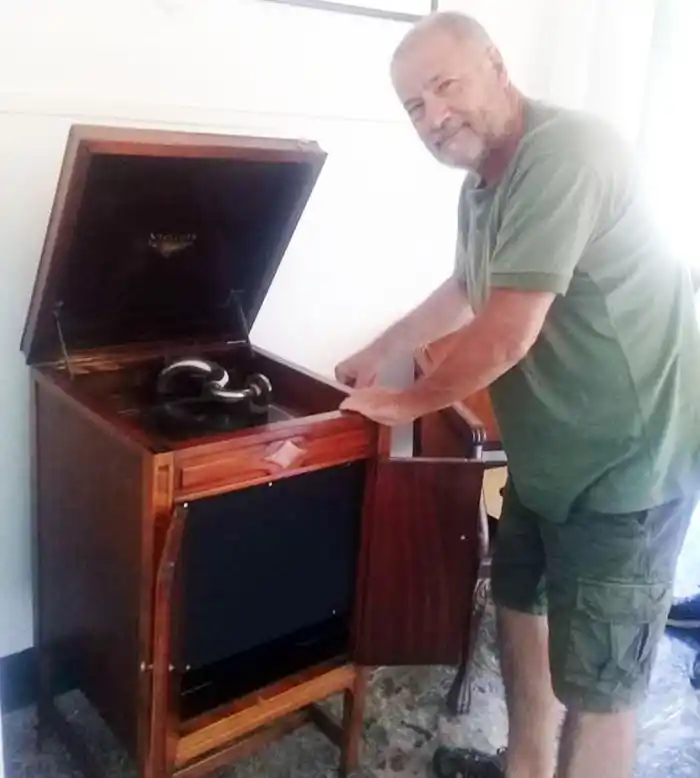 Donaron una vitrola al museo histórico de San Cayetano