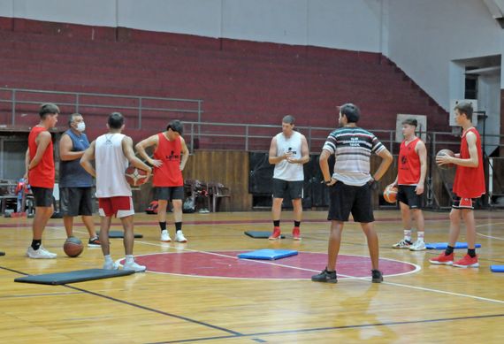 Con escaso personal, Independiente abrió ‘22