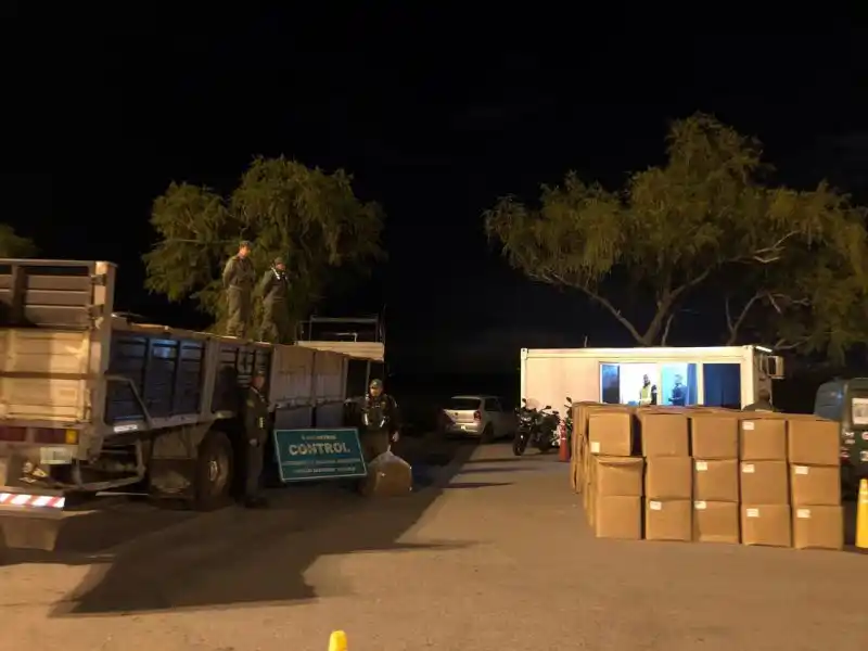 Transportaba más de 12 toneladas de tabaco a granel sin el aval legal