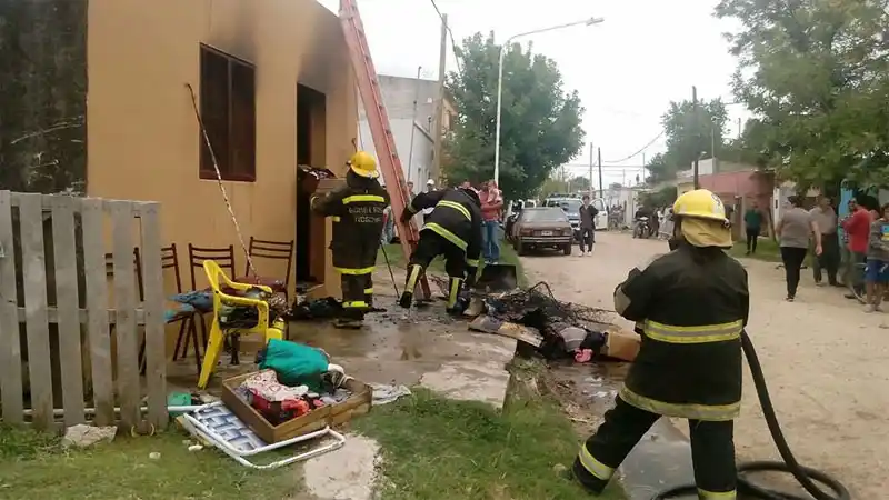¿Magia negra? Curas bendicen casas tras inexplicables incendios en Nogoyá