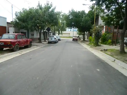 Comenzaron a repavimentar la calle Colombo