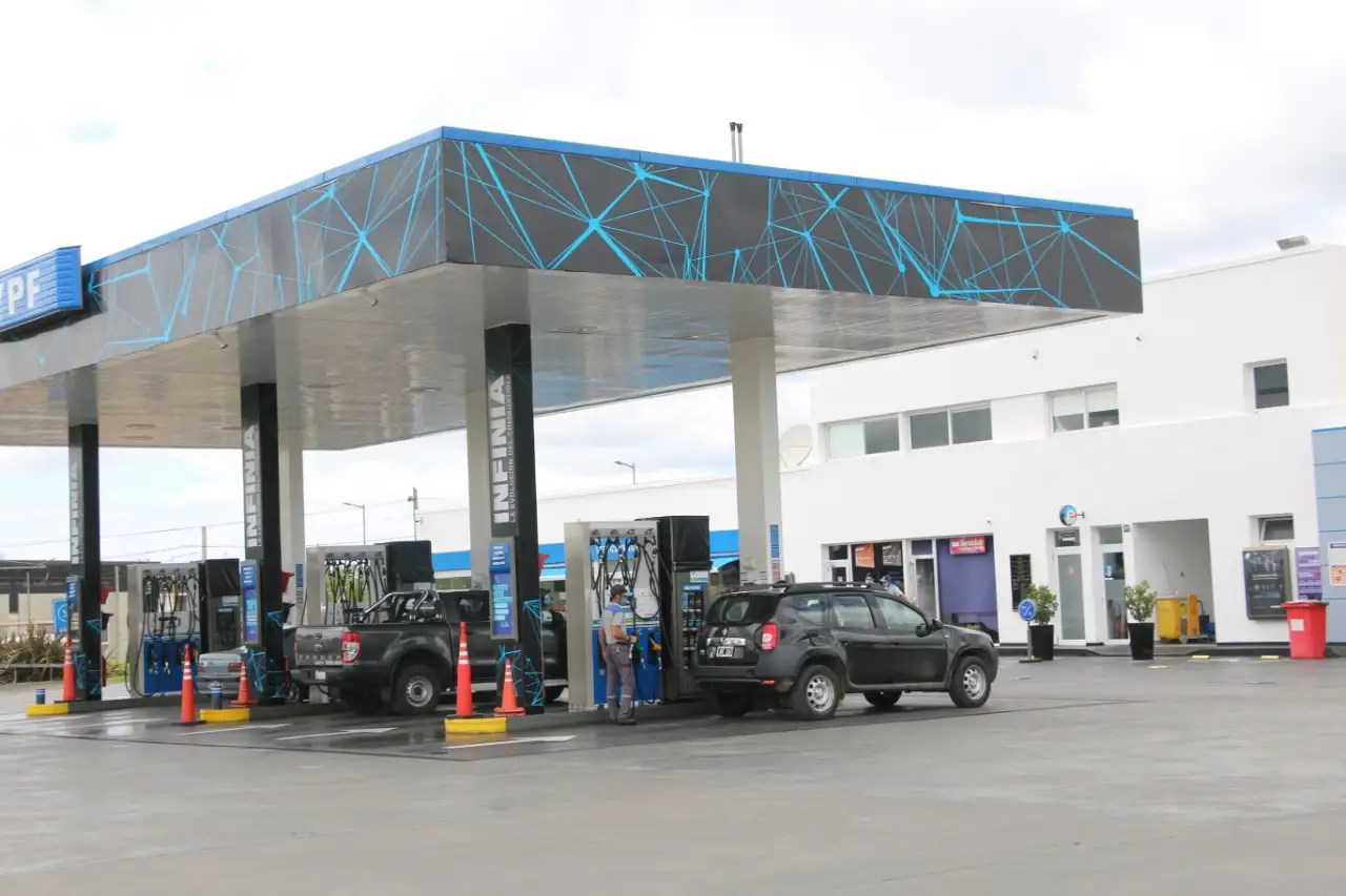 En el último día del mes, YPF volvió a aumentar el precio de los combustibles