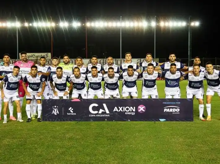 Huracán derrotó a San
Martín y avanzó de ronda