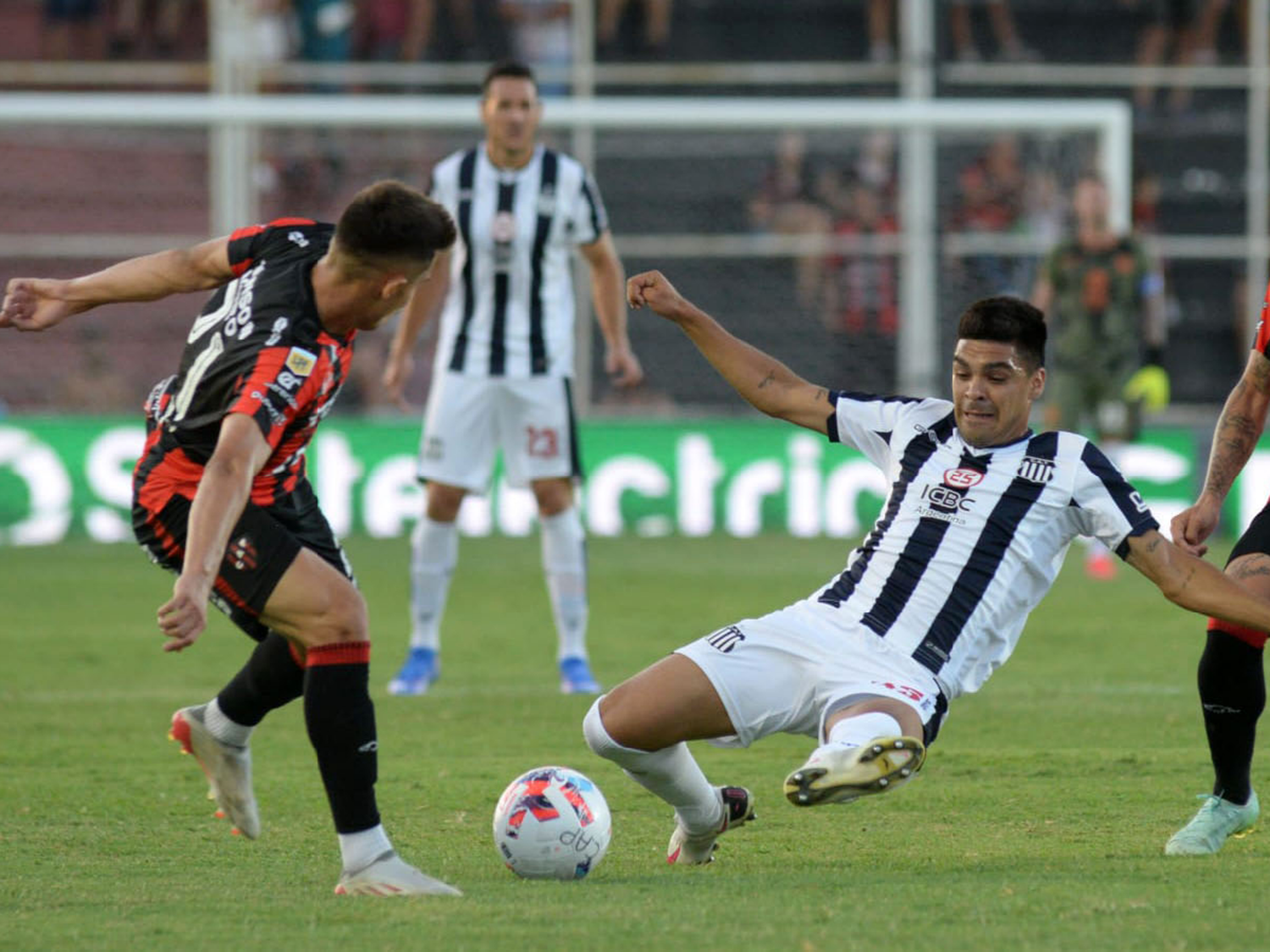Patronato y Talleres aburrieron en Paraná