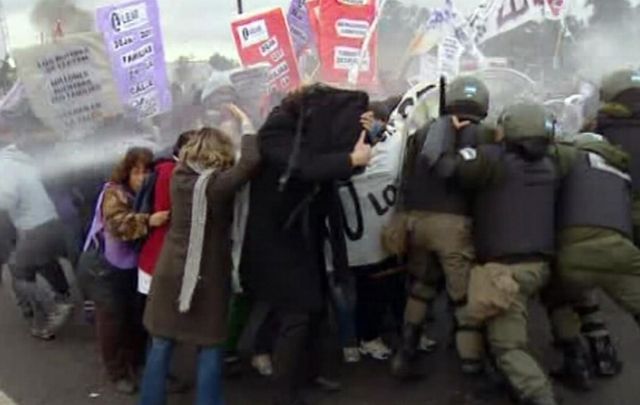 Conflicto Lear: Gendarmería reprimió a manifestantes que cortaron Panamericana