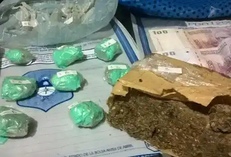 Quedó detenido acusado de vender drogas