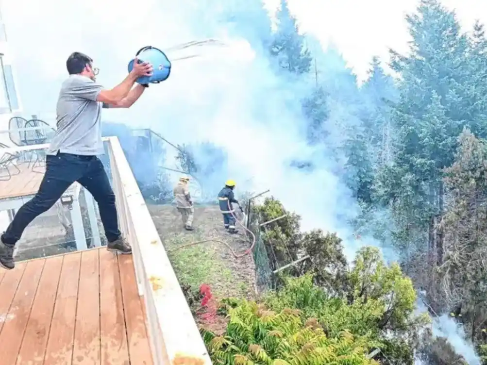 Un incendio forestal provocó la evacuación de un sanatorio