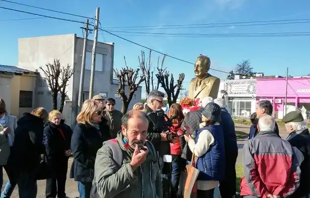 Homenajearon al exPresidente Arturo Illia en la ciudad 