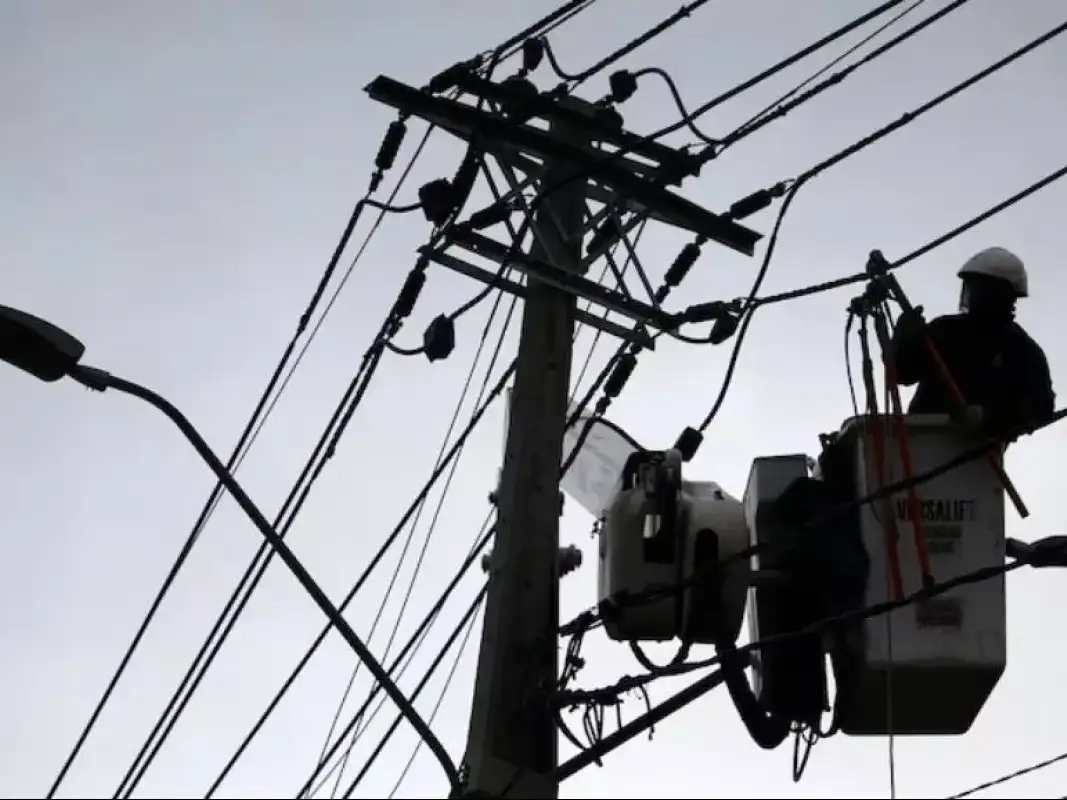 Una falla en el suministro eléctrico dejó a 27.000 usuarios sin luz en Tandil.